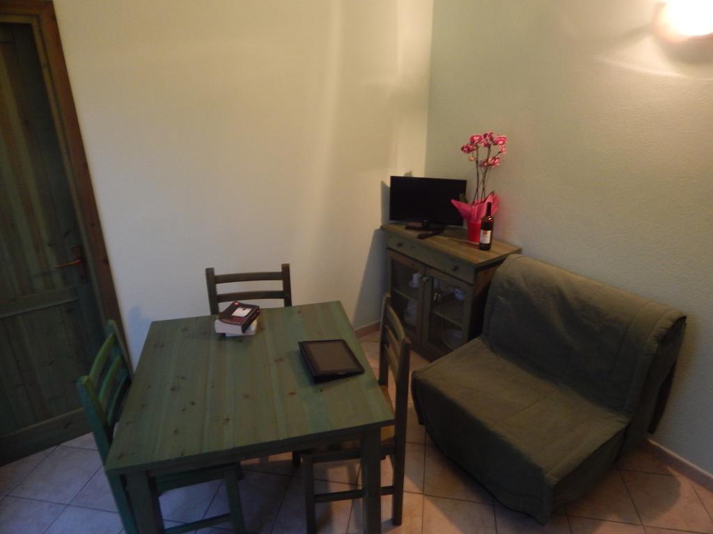 Appartamento Magnolia Cala Liberotto Ruang foto